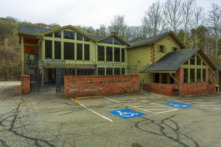 More Photos Of 634 Camp Horne Rd, Pittsburgh General Retail For Sale