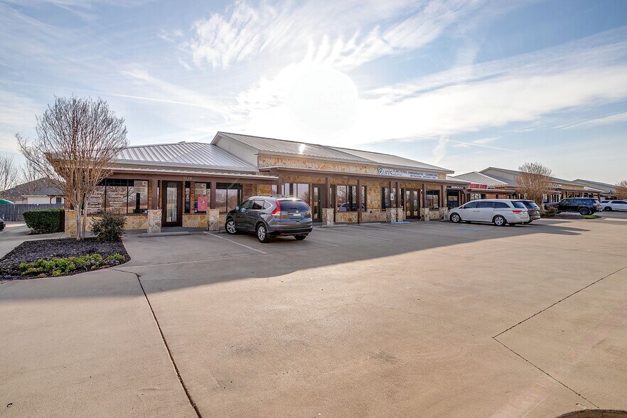 More Photos Of 1318-1324 NW John Jones Dr, Burleson Office For Lease