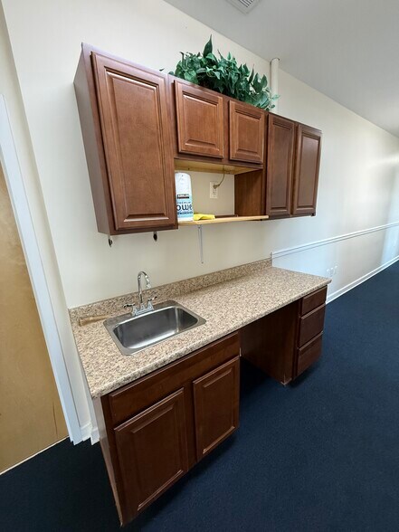 More Photos Of 23077 Three Notch Rd, California Office For Sale