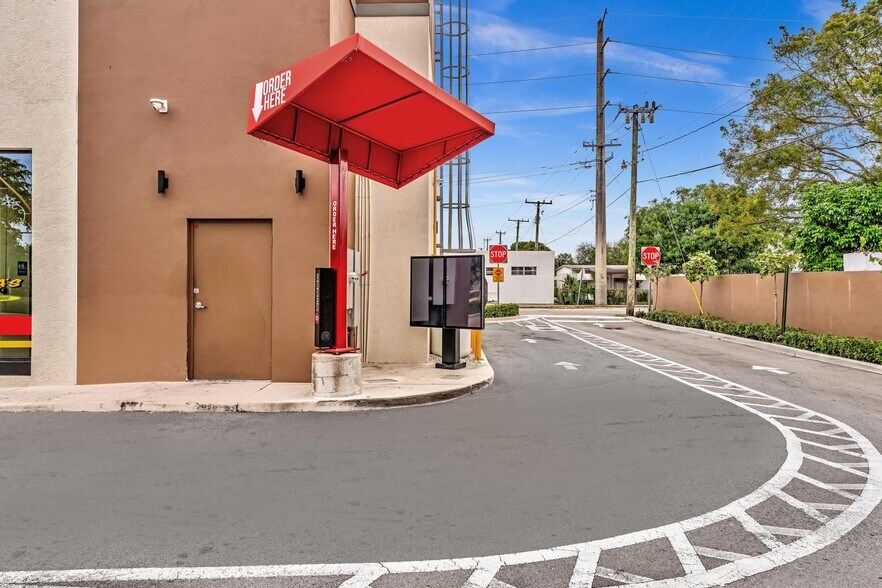 More Photos Of 2010 NW 6th St, Fort Lauderdale Fast Food For Lease