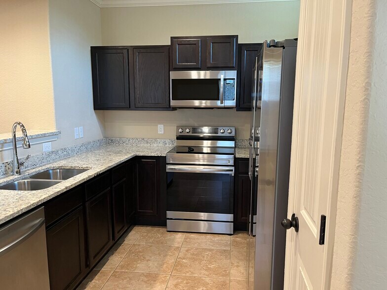 More Photos Of 13903 Annas Way, San Antonio Apartments For Sale