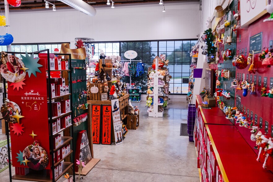 More Photos Of 208 Acme St, Marietta Storefront For Lease