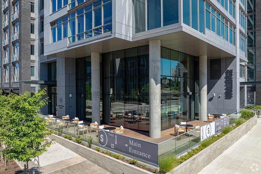 More Photos Of 1550 NW Naito Pky, Portland Apartments For Lease