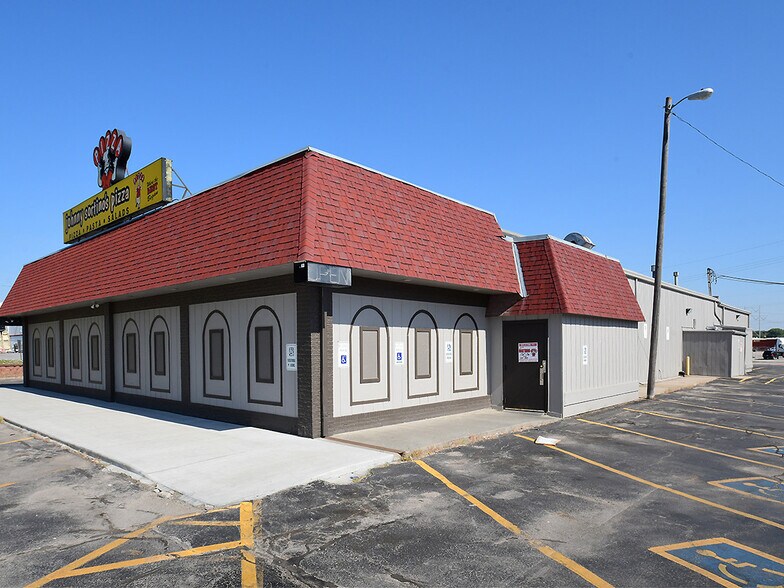 More Photos Of 7880-7890 L St, Omaha Auto Dealership For Sale