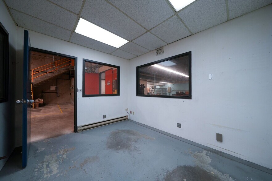 More Photos Of 1555-1557 SE Crystal Lake Dr, Corvallis Warehouse For Lease