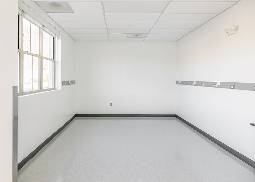 More Photos Of 4 Research Dr, Woodbridge Research And Development For Lease