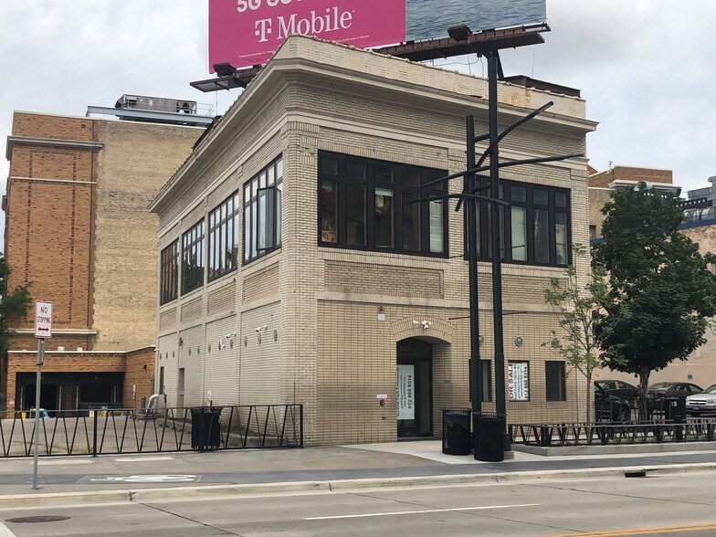 More Photos Of 930 Hennepin Ave, Minneapolis Storefront Retail Office For Sale