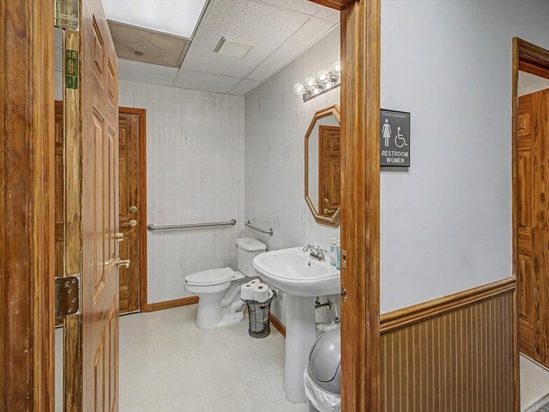 More Photos Of 72 Hillsboro St, Pittsboro Office For Sale