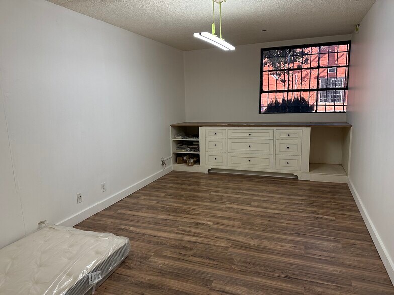 More Photos Of 1500 W 130th St, Gardena Manufacturing For Lease