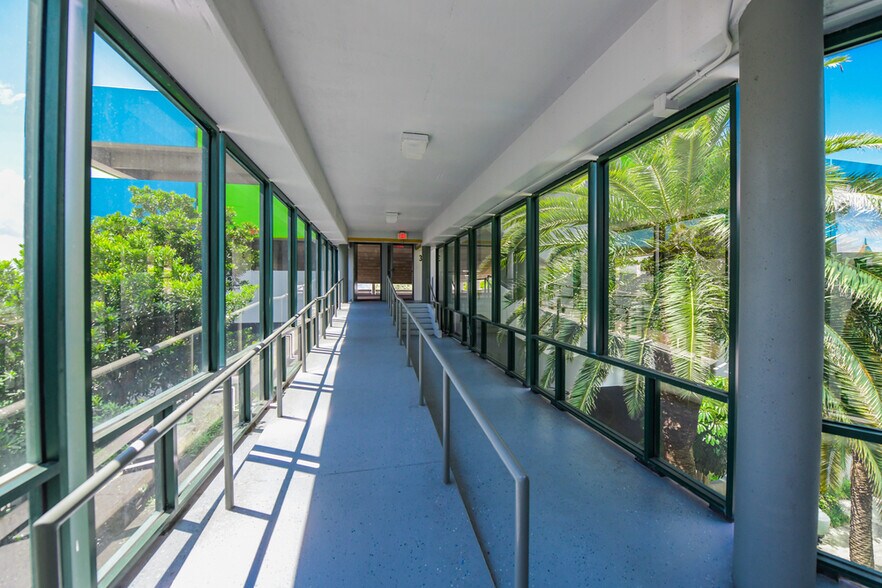 More Photos Of 1401 W Manatee Ave, Bradenton Office For Lease