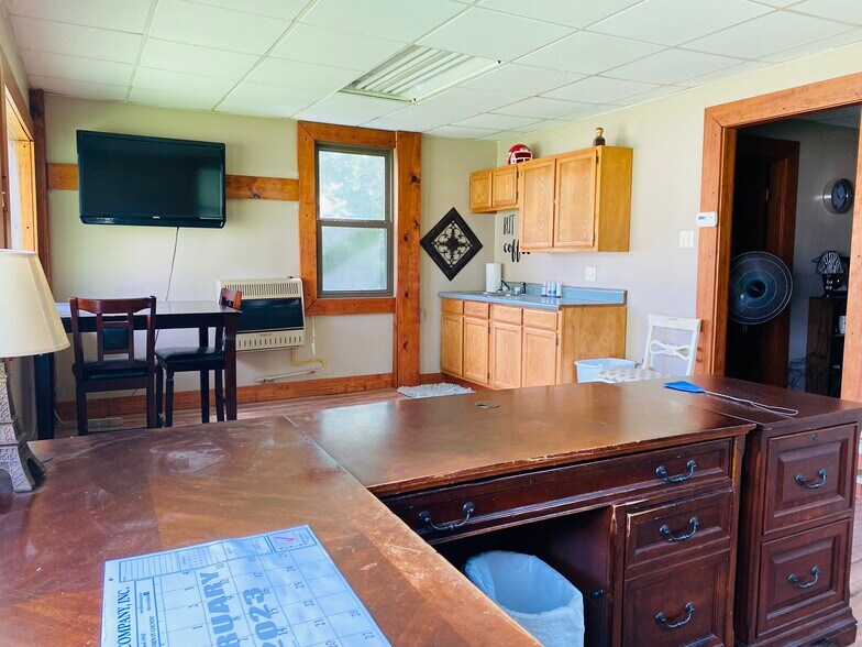 More Photos Of 823 Highway 56, Calico Rock Office For Sale
