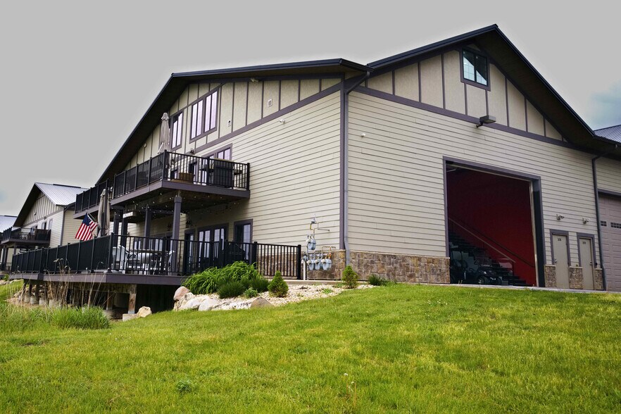 More Photos Of 2244 Ferry Rd, Naperville Flex For Sale