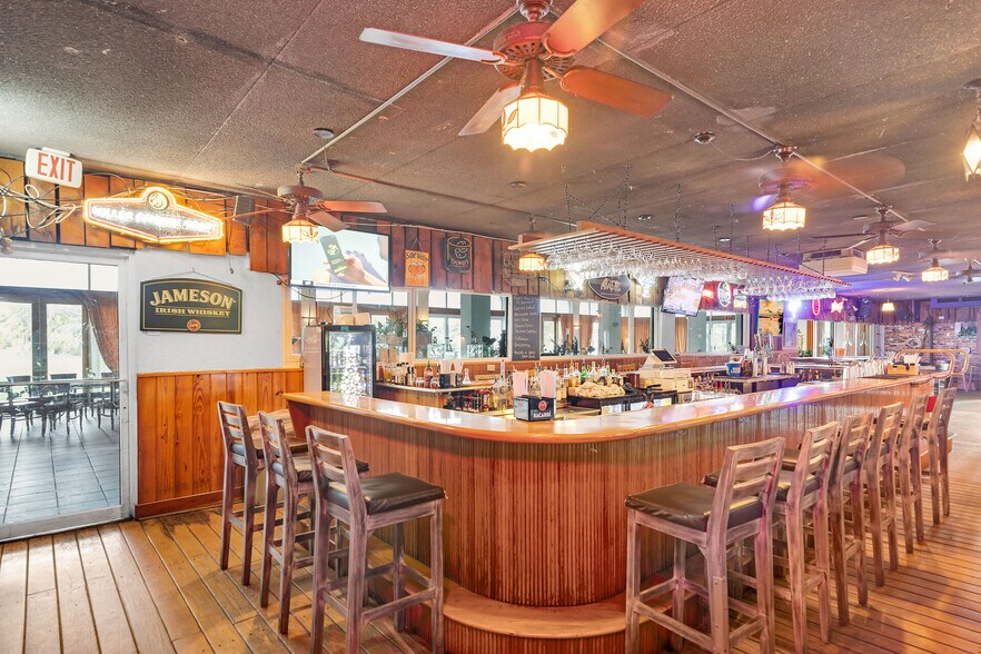 More Photos Of 700 Ocean Dr, Key Colony Beach Restaurant For Sale