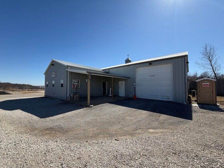 More Photos Of 8302 W 51st St, Tulsa Flex For Sale
