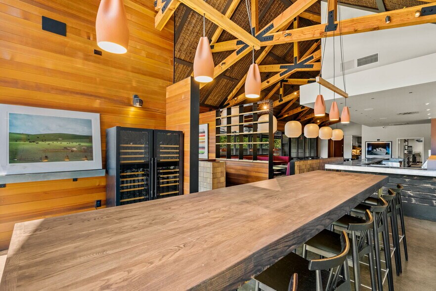 More Photos Of 2708 E Cesar Chavez St, Austin Restaurant For Sale