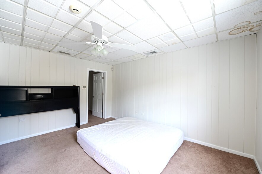 More Photos Of 3325 Ridge Rd, Lansing General Retail For Sale