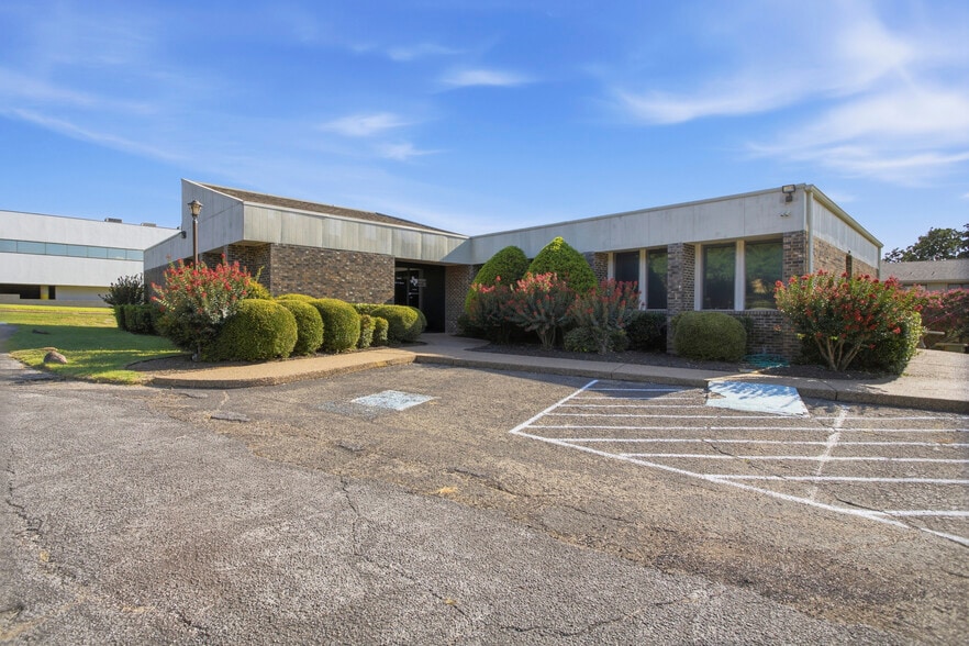 Primary Photo Of 1008 N Davis Dr, Arlington Office For Sale