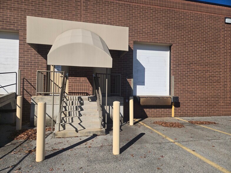 More Photos Of 2960 Technology Pl, Waldorf Research And Development For Lease