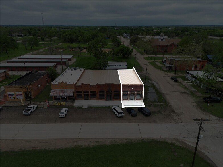 More Photos Of 118 Dallas St, Rice General Retail For Lease