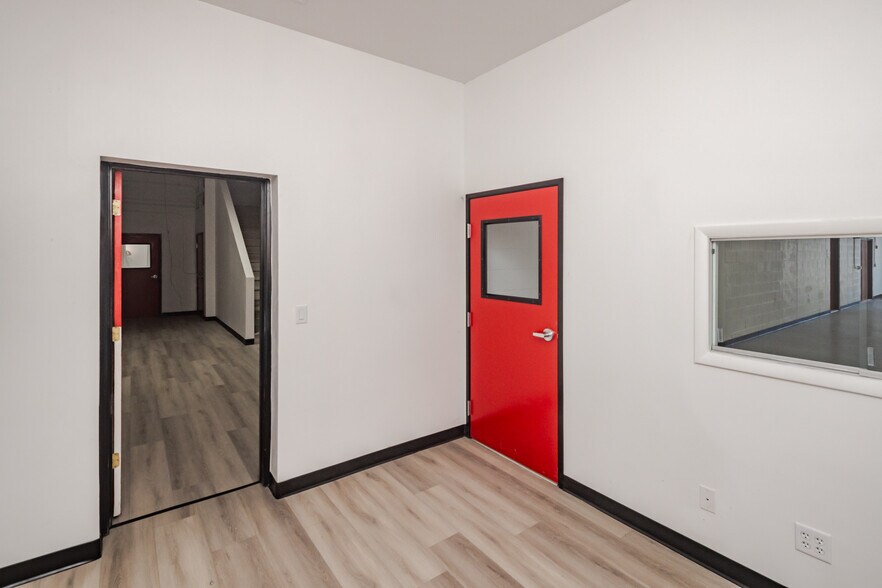 More Photos Of 1851 Commander Dr, Lake Havasu City Freestanding For Lease