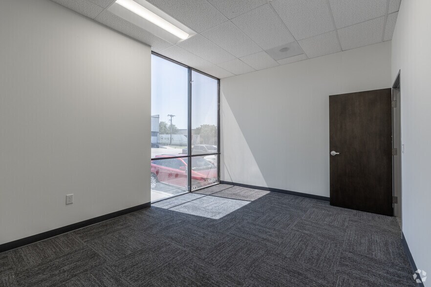 More Photos Of 754 Port America Pl, Grapevine Unknown For Lease