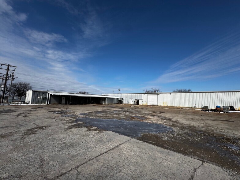More Photos Of 7801 N Harrison Ave, Shawnee Warehouse For Lease