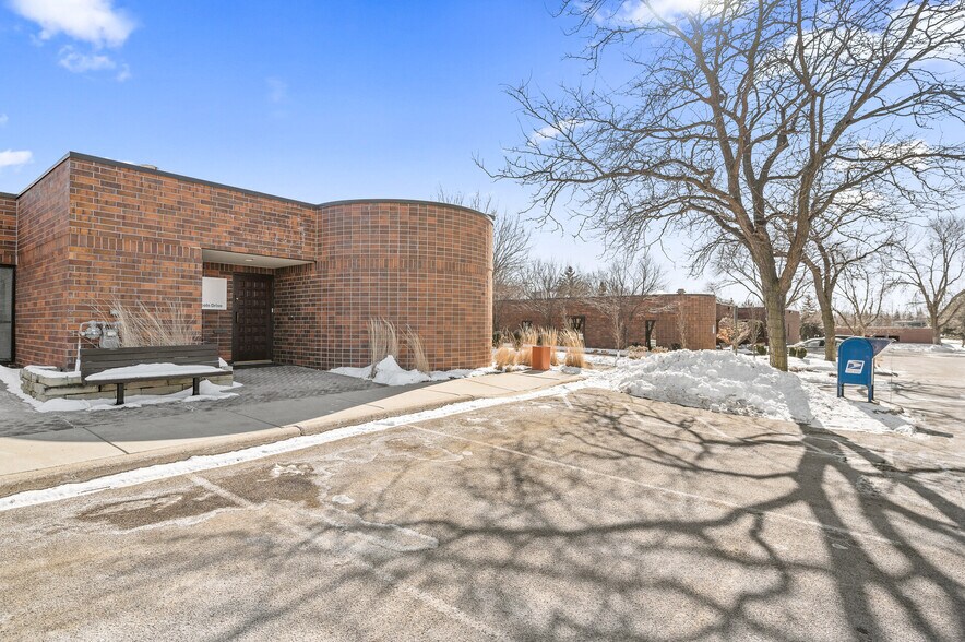 More Photos Of 4920-4934 Lincoln Dr, Edina Office For Sale