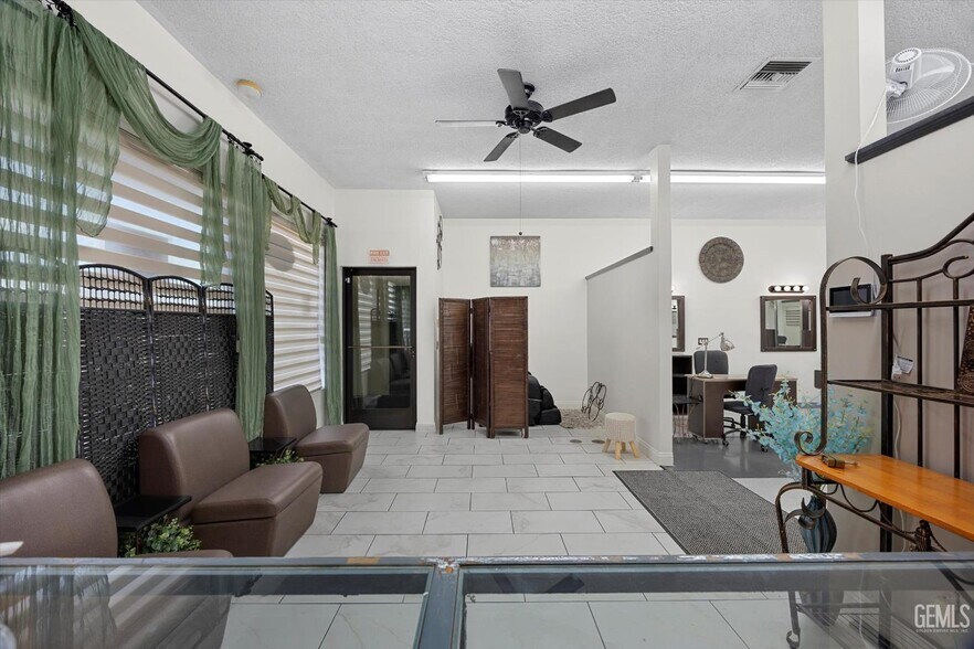 More Photos Of 1601 N Chester Ave, Bakersfield Flex For Sale