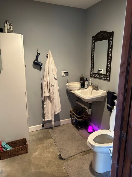 More Photos Of 1011 Market St, Hermann General Retail For Sale