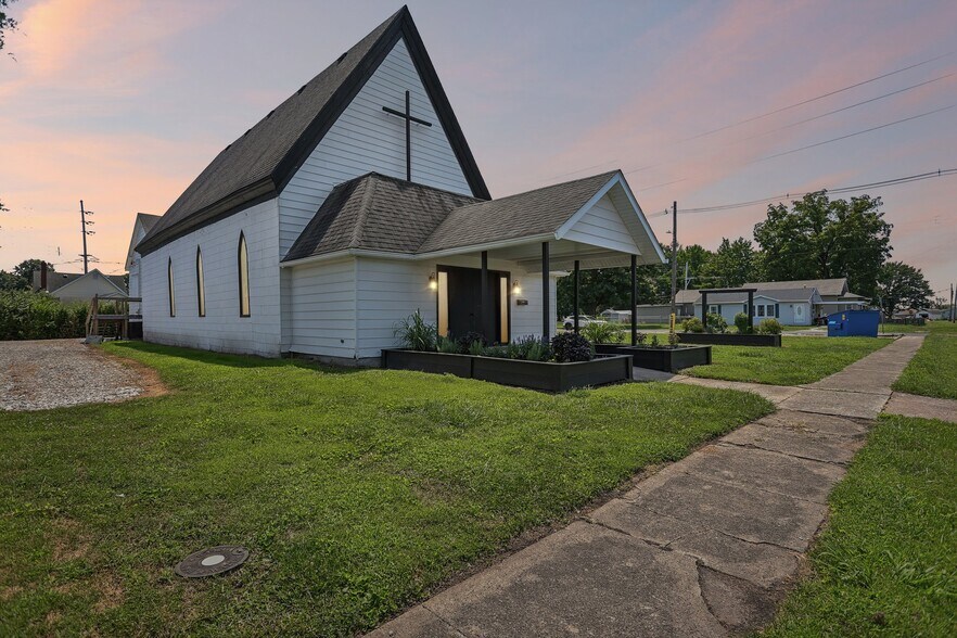 More Photos Of 206 W Spruce St, Gillespie Religious Facility For Sale