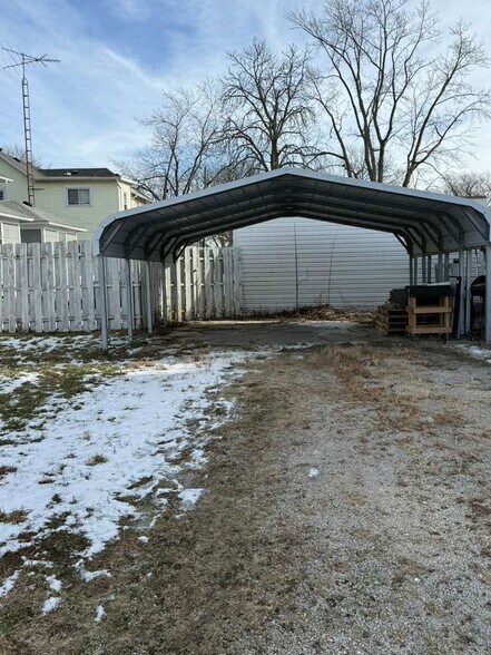 More Photos Of 569 E Church St, Marion Apartments For Sale