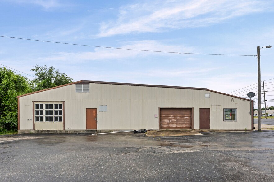 More Photos Of 600 N Maple St, Garnett General Retail For Sale