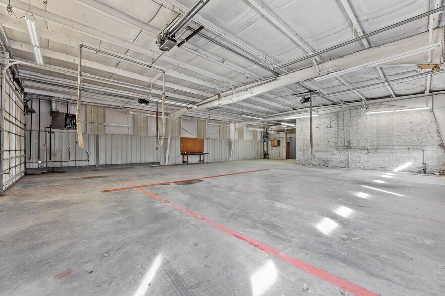 More Photos Of 403 Maple St, Overbrook Warehouse For Sale