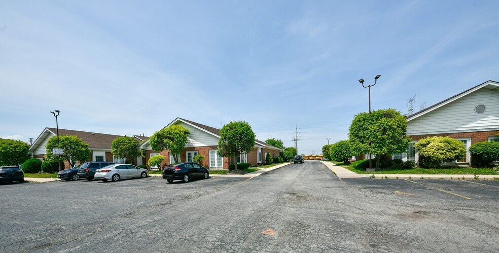 More Photos Of 4701-4731 W Midlothian Tpke, Crestwood Office For Sale