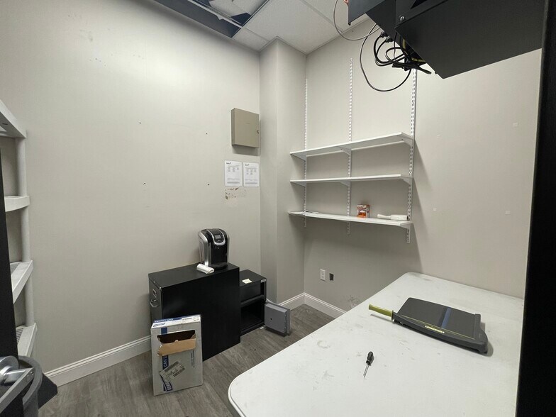 More Photos Of 4069 Commonwealth Ave, Eau Claire General Retail For Lease