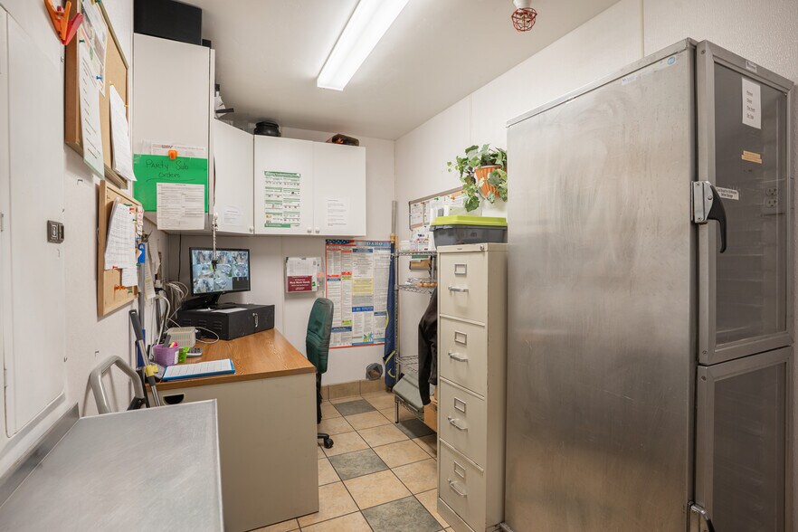 More Photos Of 571 S Idaho St, Wendell Fast Food For Sale
