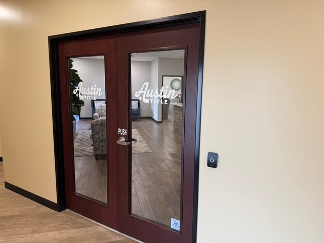 More Photos Of 200 E 8th St, Georgetown Storefront Retail Office For Lease