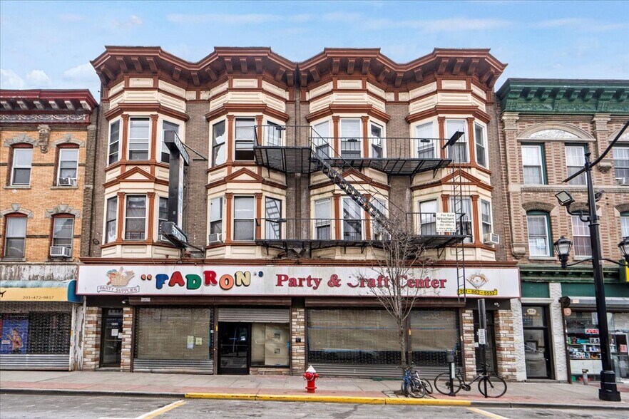 Primary Photo Of 900 Summit Ave, Union City Apartments For Sale