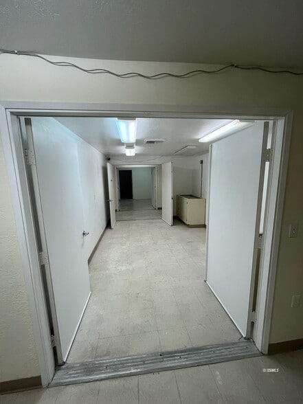 More Photos Of 1014 Kyle Ct, Ridgecrest Warehouse For Sale