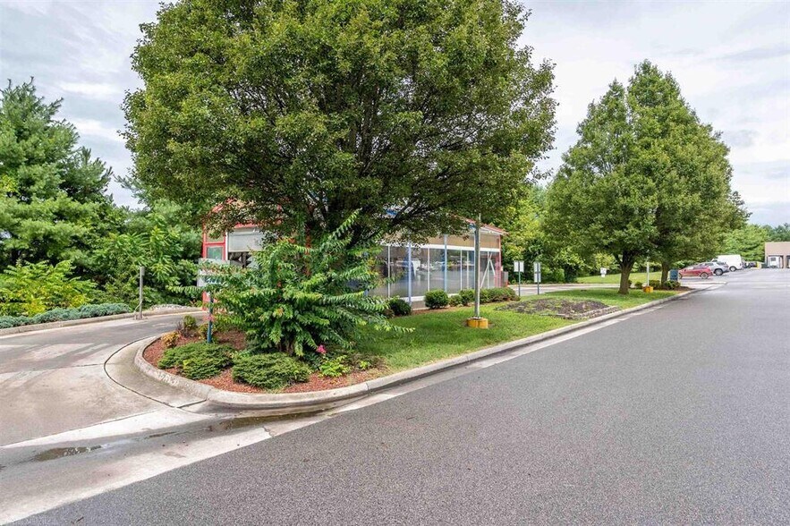 More Photos Of 567 Franklin, Christiansburg Freestanding For Sale