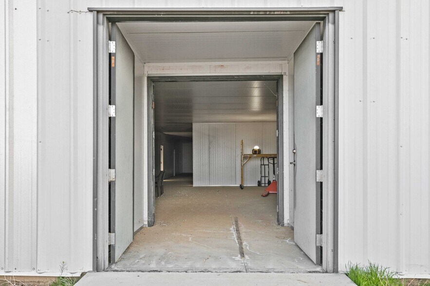 More Photos Of 22245 Mitchell Blvd, California City Warehouse For Lease