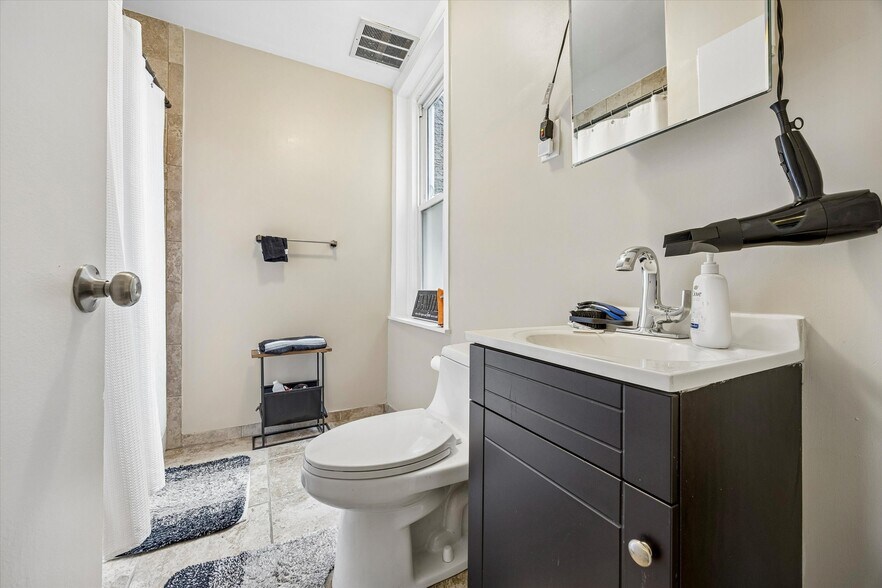 More Photos Of 1909 S Broad St, Philadelphia Office Residential For Sale