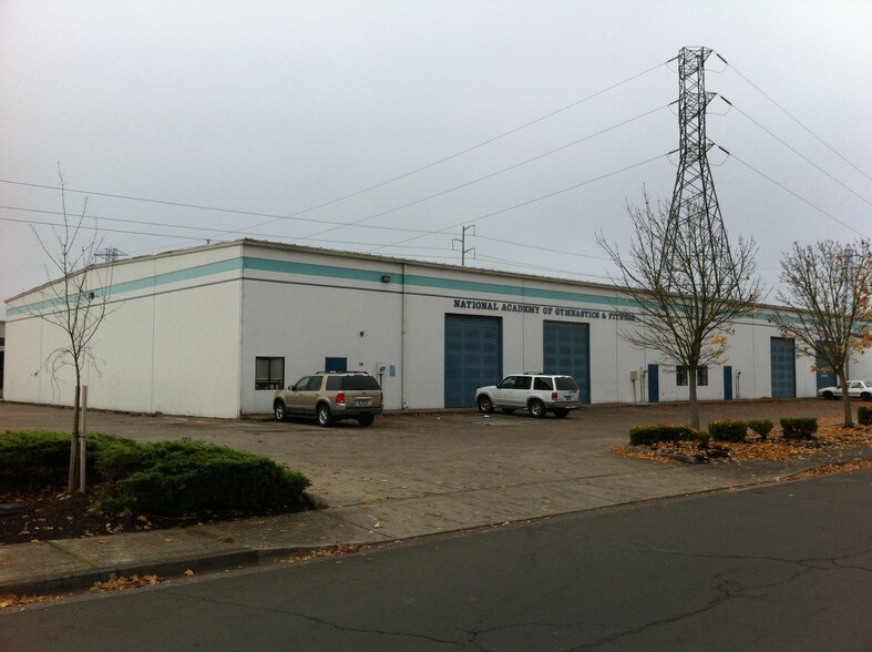 More Photos Of 869-875 Shelley St, Springfield Warehouse For Lease