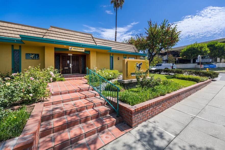 More Photos Of 635 W Foothill Blvd, Monrovia Loft Creative Space For Lease
