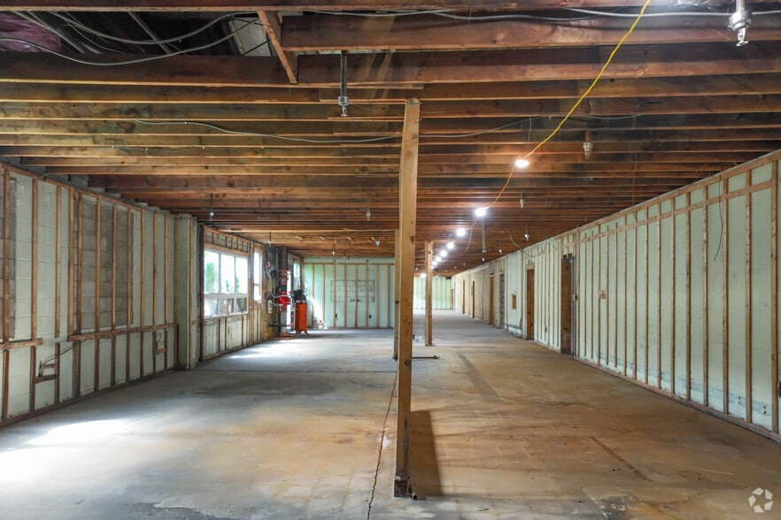 More Photos Of 1729 Pennsylvania Ave, Monaca Manufacturing For Lease