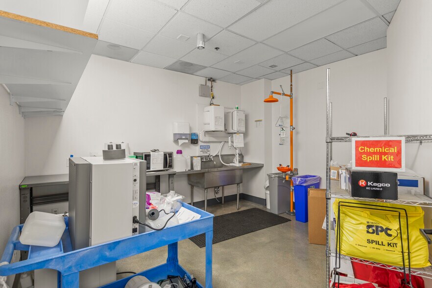 More Photos Of 400 Seaport Ct, Redwood City Medical For Lease