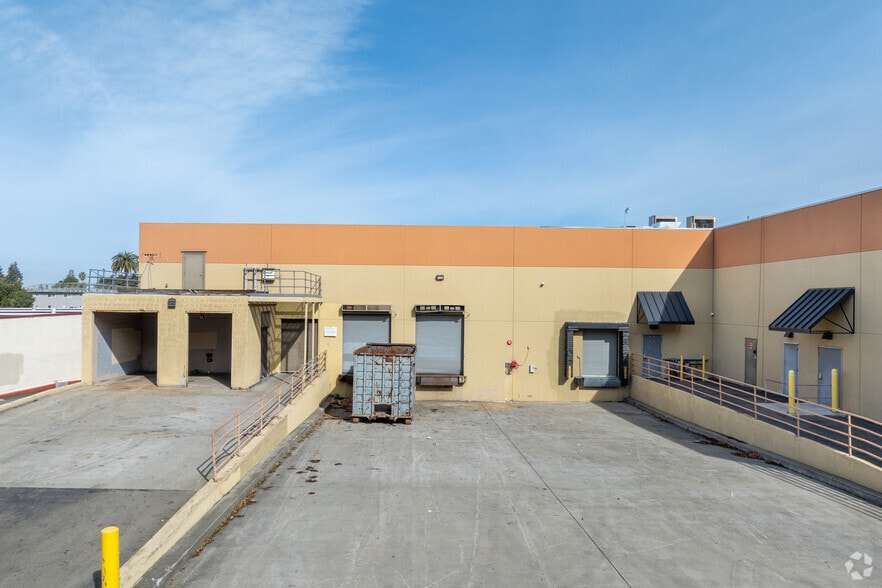 More Photos Of 26905 Mission Blvd, Hayward General Retail For Lease