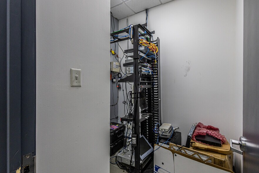 More Photos Of 13806 N Unitec Dr, Laredo Warehouse For Lease