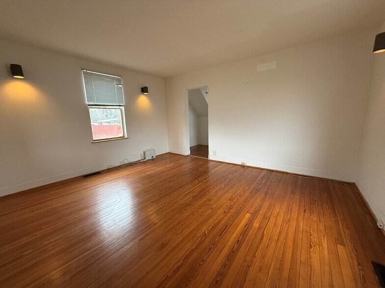 More Photos Of 635 Main St, Reisterstown Office For Sale