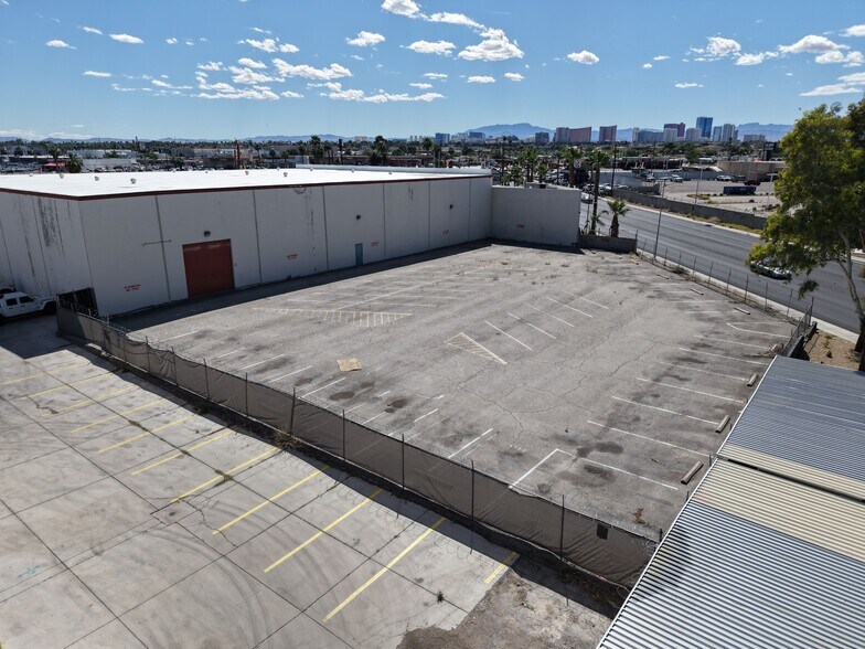 More Photos Of 3250 Palm Pky, Las Vegas Warehouse For Lease